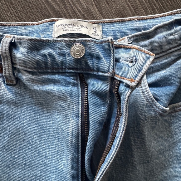 Abercrombie & Fitch ‘90s Straight Ultra High Rise Jeans – Size 27 (4R) - Picture 2 of 9